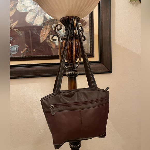 Carriage House genuine leather, please check all picture of condition - Picture 4 of 17